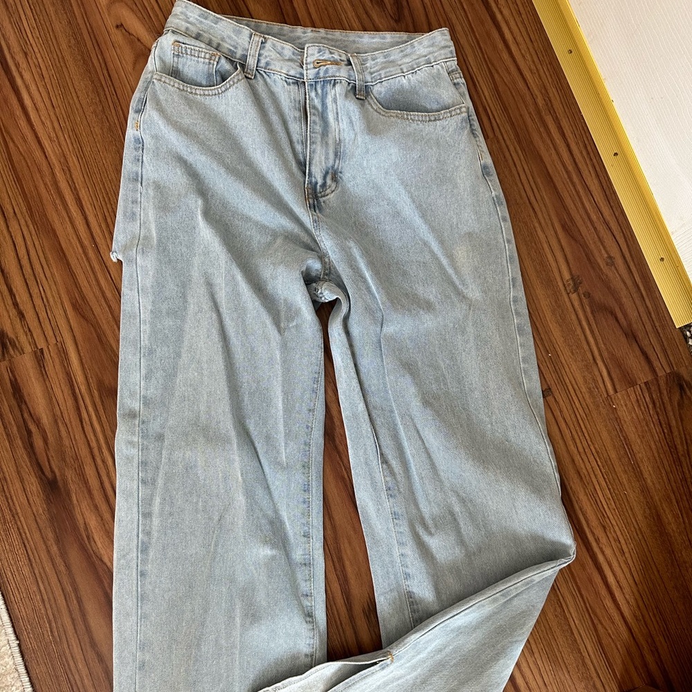 SHEIN Jeans w Rip in Back
